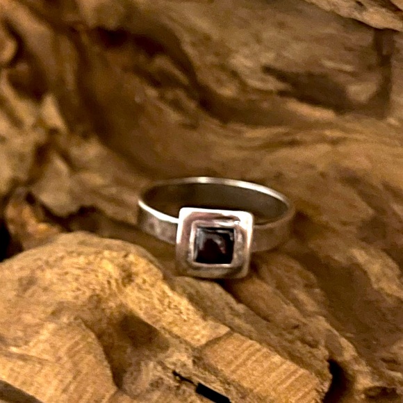 Silpada Vintage Rare .925 Sterling Silver Garnet Square Ring - Picture 10 of 10